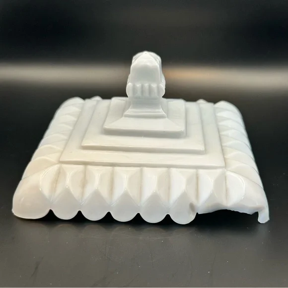 Milk Glass Candy dish - Picture 8 of 9